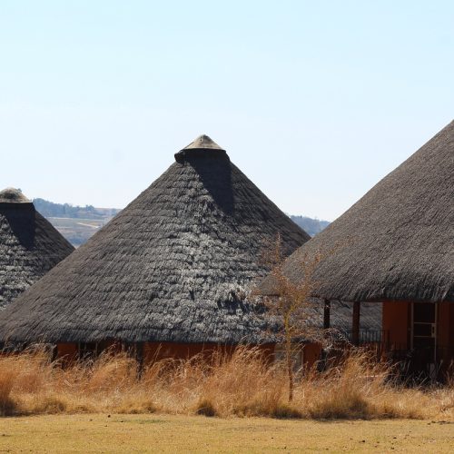 african-huts-5509918_1280